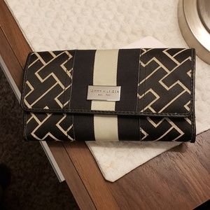 Tommy Hilfiger women's wallet